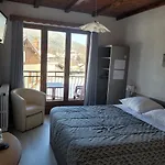 Les Jolis Coeurs Hotel