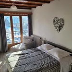 Les Jolis Coeurs Hotel